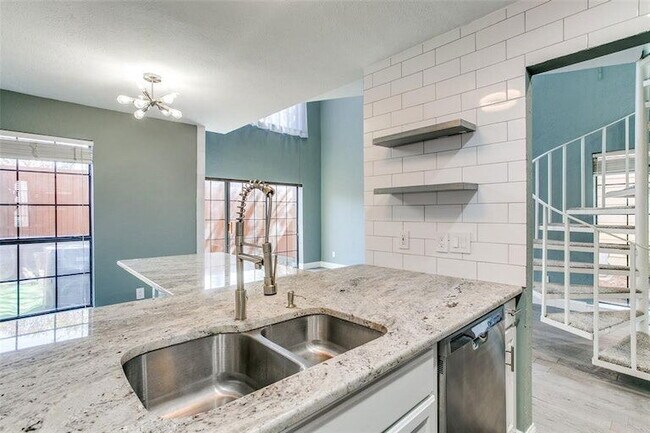 Foto del edificio - 5100 Verde Valley Ln