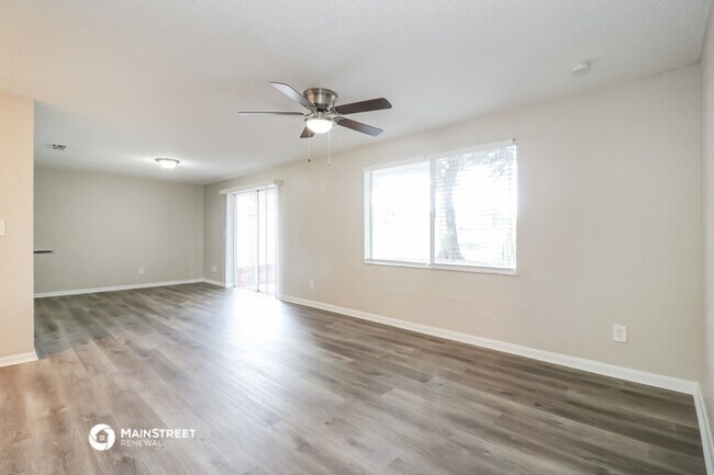Foto del edificio - 3221 Sandspur Dr