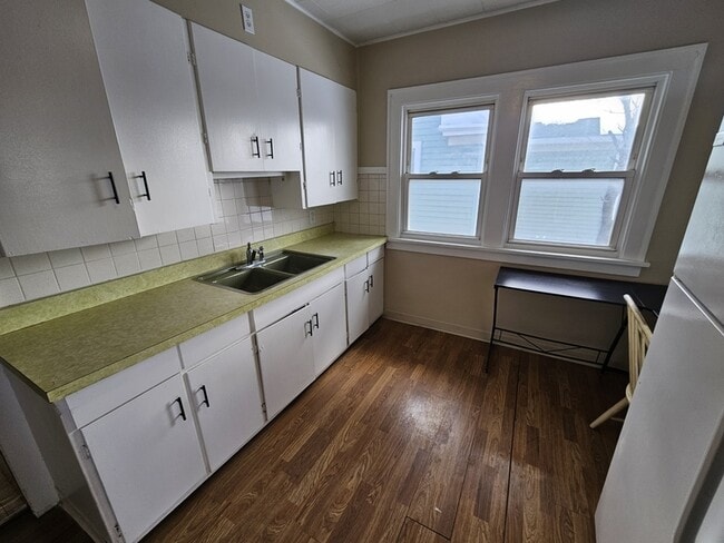 Building Photo - 3270 W 116th St