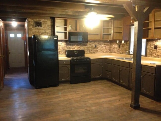 Building Photo - 52 Railroad St SW