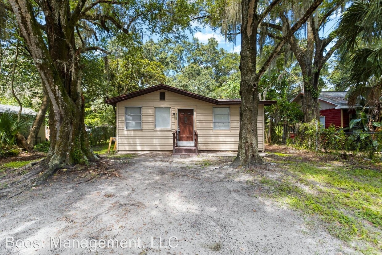 4 br, 1 bath House 8312 N Hillsborough Ln House Rental in Tampa, FL