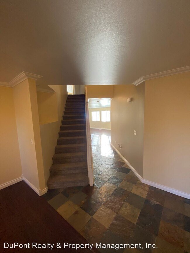 Building Photo - 3 br, 2.5 bath House - 3915 Waller Rd E