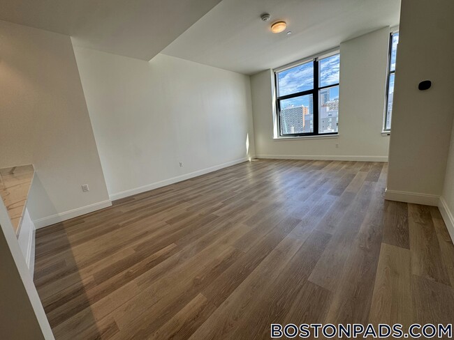 Building Photo - 1079 Commonwealth Ave