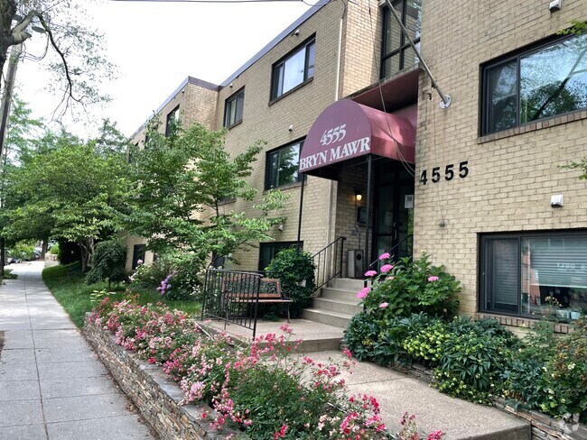 Front entranceway along MacArthur Blvd - 4555 MacArthur Blvd NW
