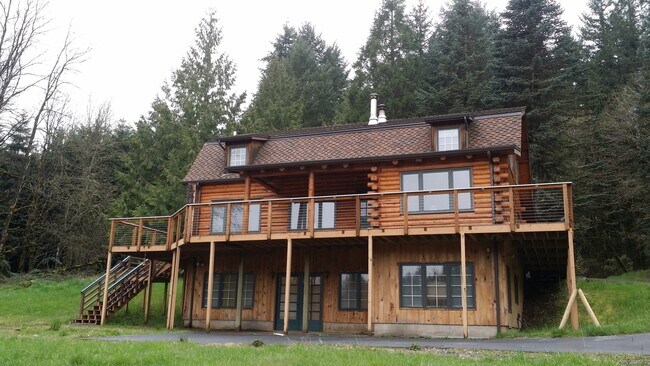 Foto del edificio - 4-Bedroom House w/ MIL Apt on Bald Peak Mt...