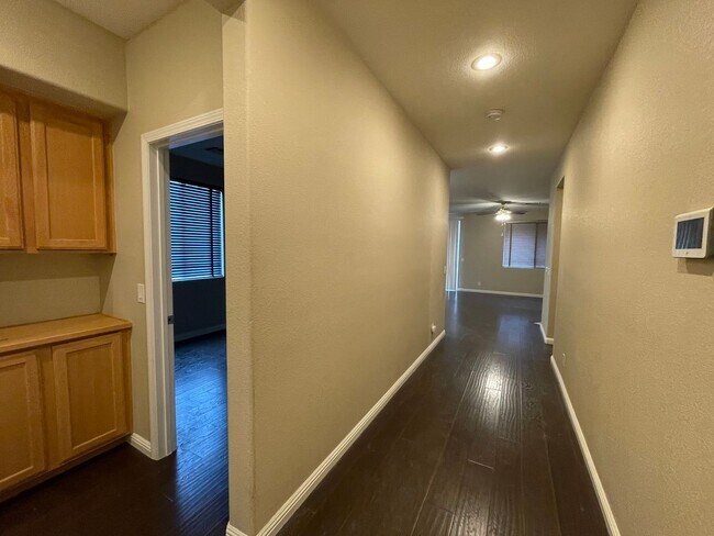 Foto del edificio - Three bedroom two bath single story home