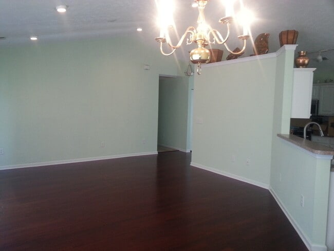 Building Photo - 3 Bedroom Large Home in Walkers Woods