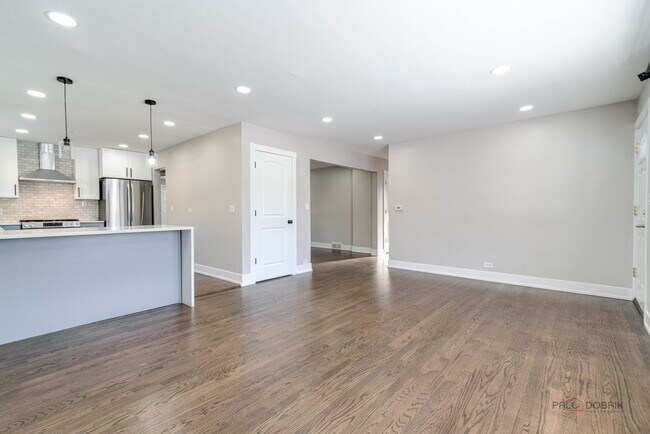 sala de estar/cocina - 119 S Pine St