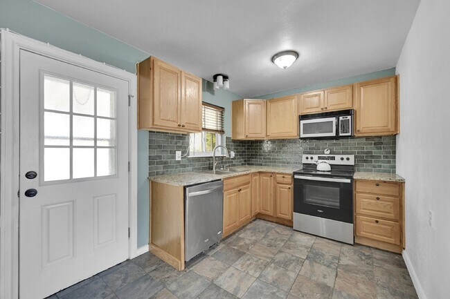 Building Photo - $2,040.95 with $300 off the first month's Rent - 4 Bedrooms, 2 Bathrooms, Single Family Home in C...