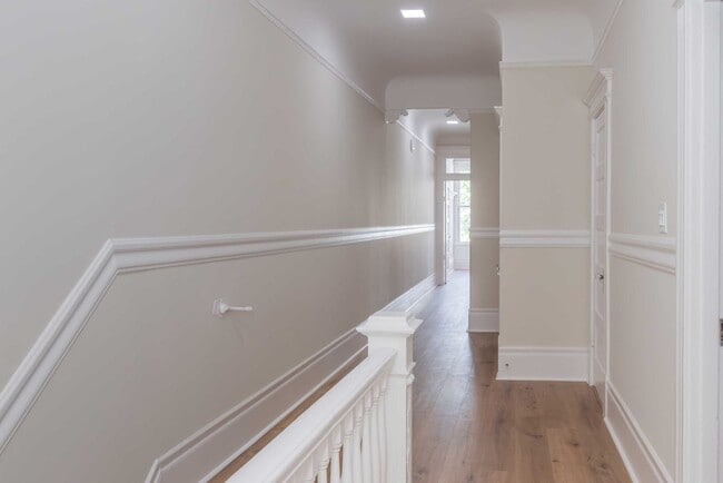 Photo - Fully Remodeled, Top Floor 3/2 Full Floor Flat W/ Bonus Room! In-Unit W/D! Apartment