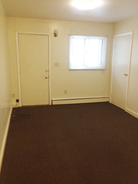 4F Entrance & Living Room - 11 Mineah Rd