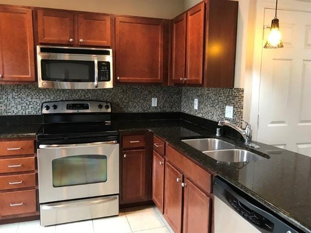 Building Photo - 4744 Bradford Dr