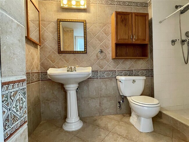 Foto del edificio - 20400 W Country Club Dr