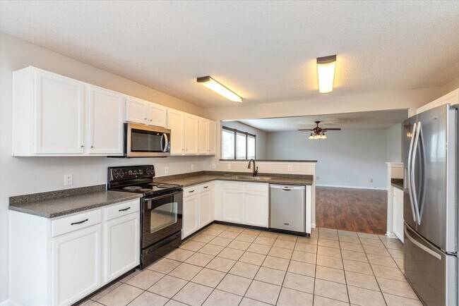 Building Photo - 2372 Cedarmill Dr
