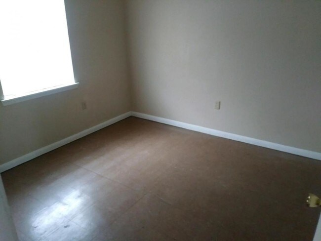 Building Photo - 105 Primrose Apt. #4