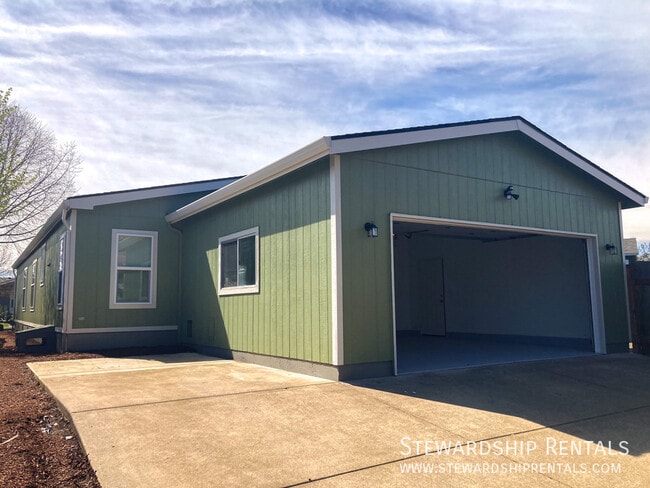 Building Photo - 1313 Bramblewood Ln
