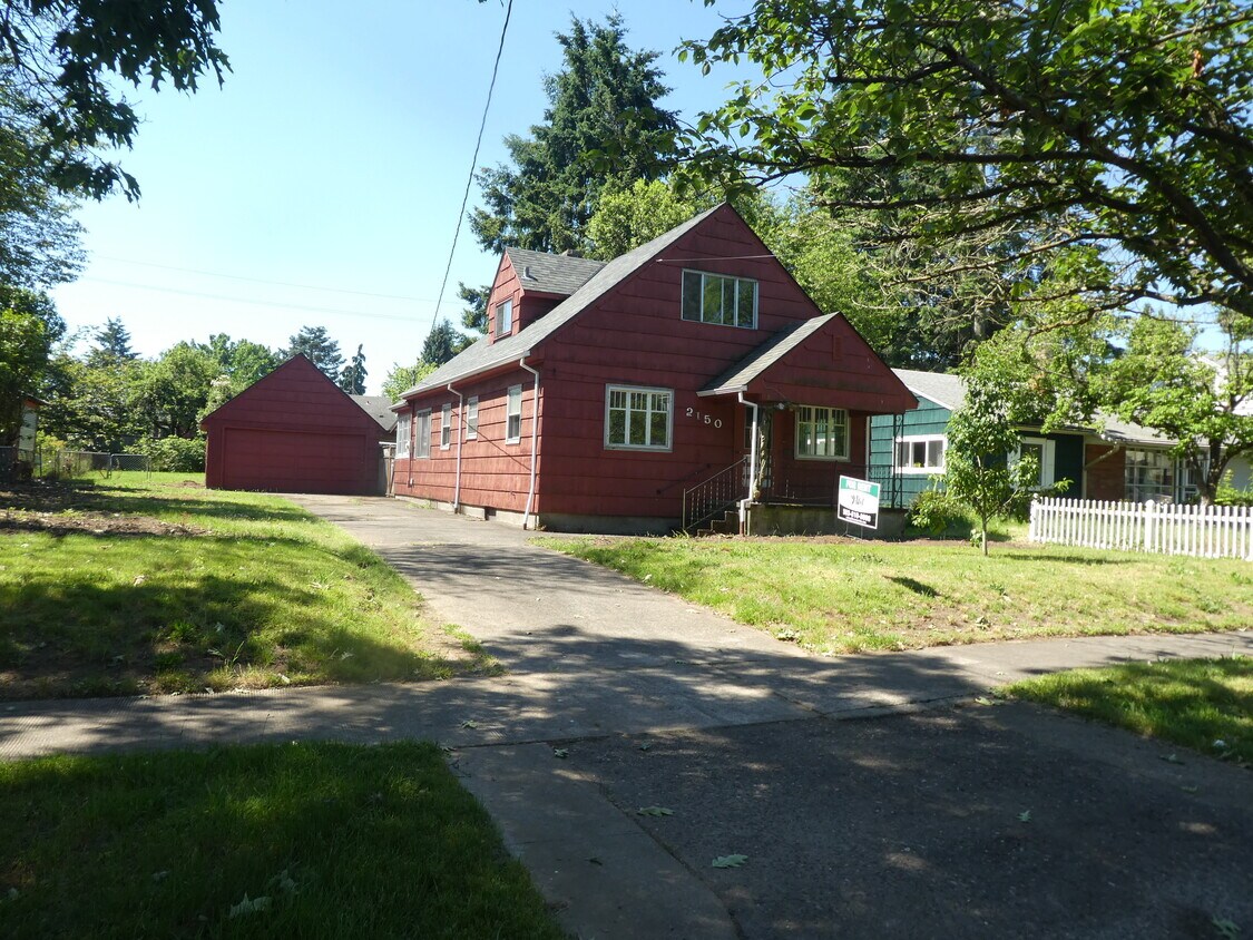 Primary Photo - 2150 N Saratoga St