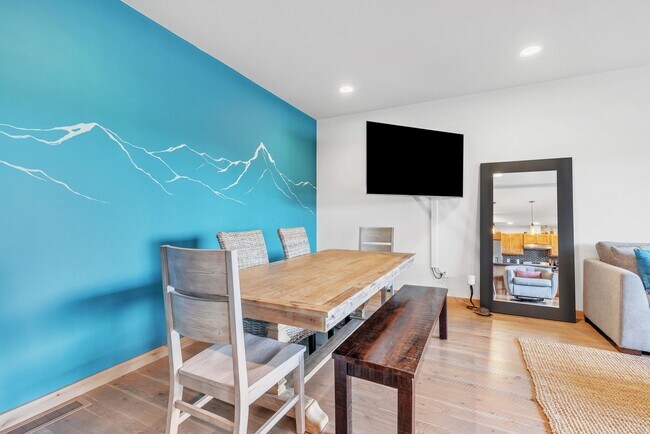 Foto del edificio - Furnished townhome w/ 2-car garage, backyard & EV charging