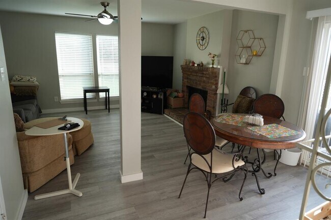 Building Photo - 13358 Water Oak Ln
