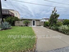 Building Photo - 14982 Edgewater Cir