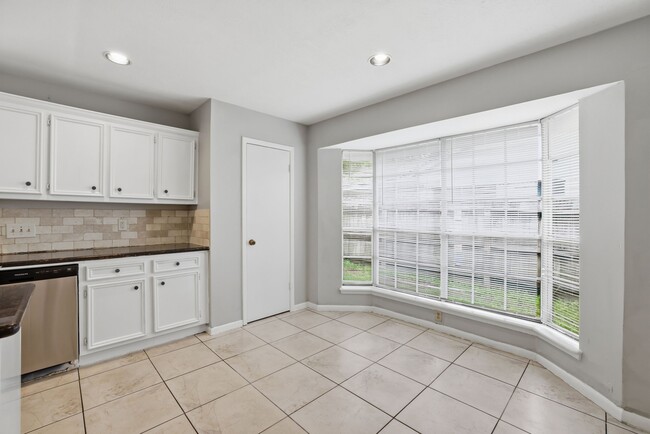 Foto del edificio - 5111 Crystal Bay Dr