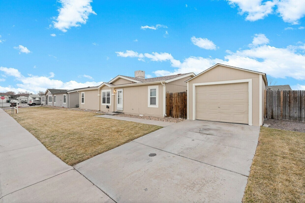 Foto principal - 8343 Kearney St