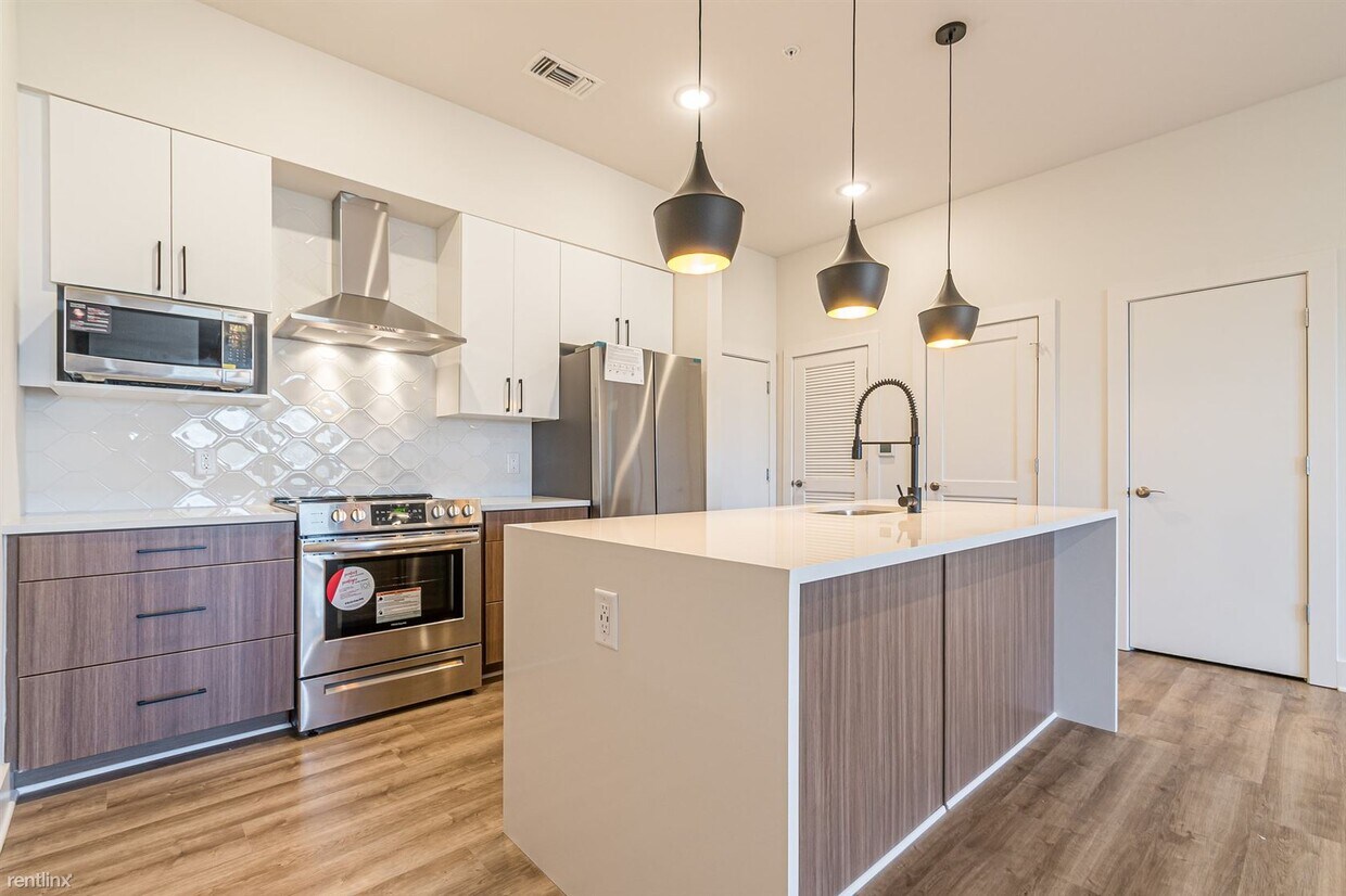 Primary Photo - 1 br, 1 bath Condo - 112 Rogers Street Nor...