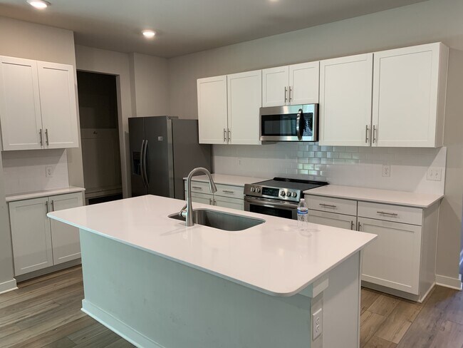 Building Photo - 5053 Percival Dr