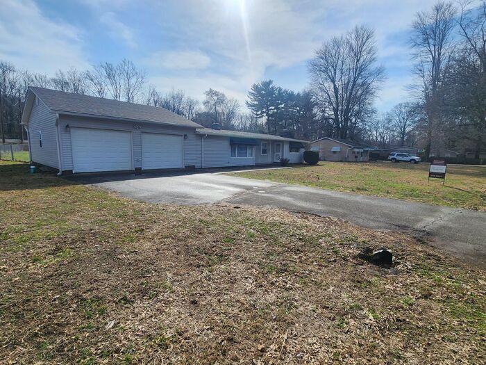 Foto del edificio - 3 bedroom, 1 bath home located on the east side just minutes from Deming Park