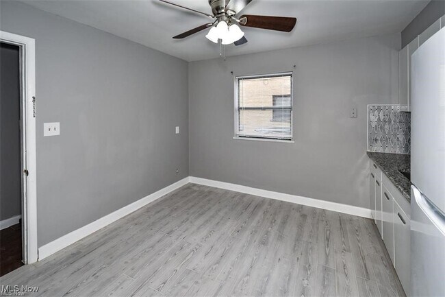 Foto del edificio - 2344 Westmoor Rd