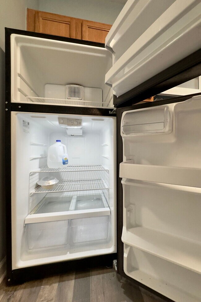 Foto del edificio - 7679 Creekside Ln