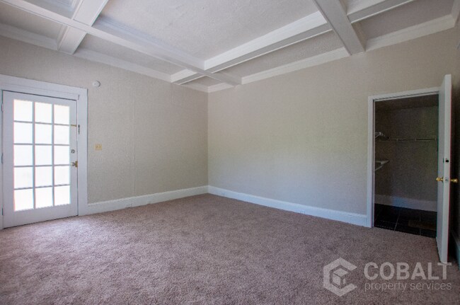 Building Photo - 615 Linwood Ave NE