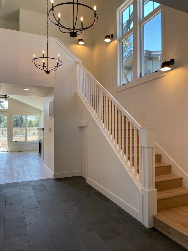 Foto principal - New Construction 3 Bed / 2 Bath Home