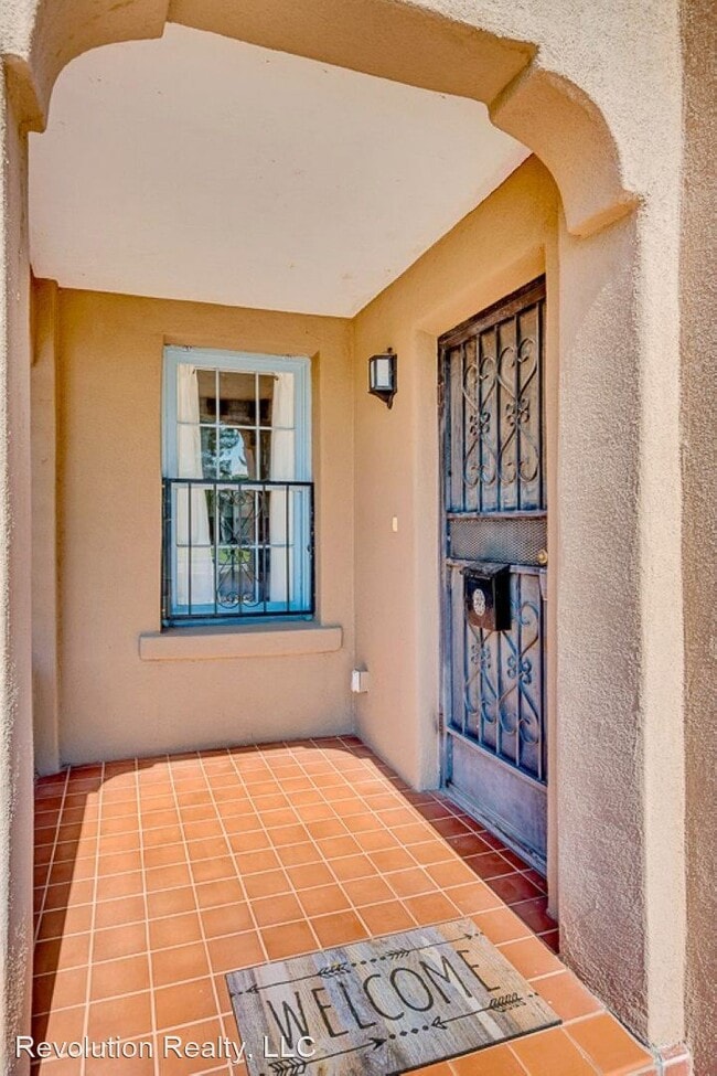 Building Photo - 2 br, 2 bath House - 626 N. Alameda Blvd.