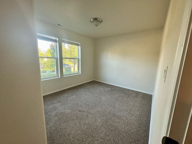 Building Photo - Newly built (2019) single-family