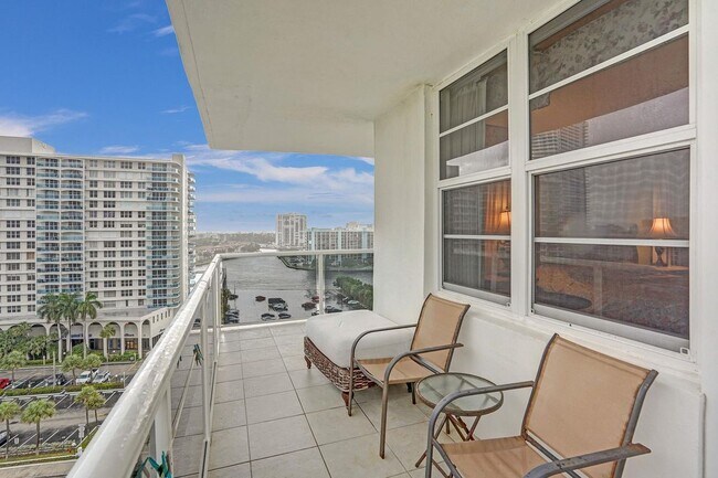 Foto del edificio - 3725 S Ocean Dr