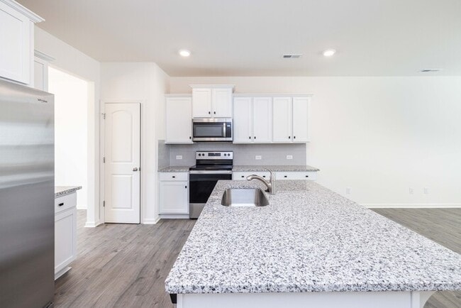 Building Photo - Beautiful 4 Bedroom Home Piedmont School D...