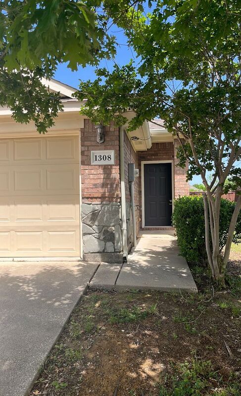 Primary Photo - 1308 Piedmont Dr