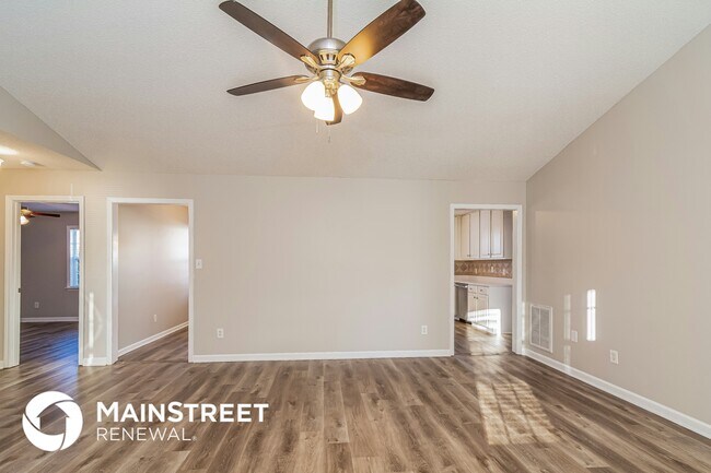 Foto del edificio - 5129 Peakwood Dr
