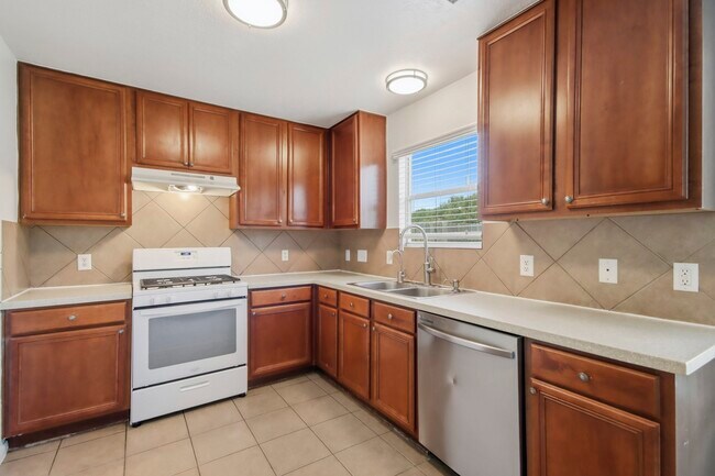 Building Photo - 15127 Green Whisper Dr