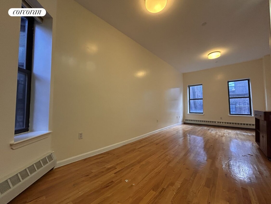 Foto principal - 420 E 73rd St