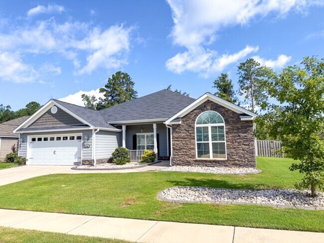 Building Photo - 4 Bedroom 3 Bathroom Ranch