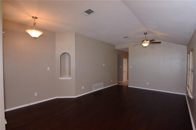 Building Photo - 3213 Sauls Dr