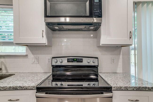 Foto del edificio - 5705 Breland St