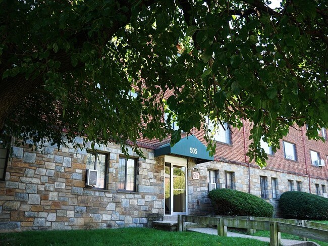 Foto del edificio - Fleetwood Village Apartments