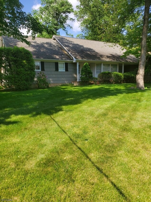 33 Surrey Ln, Livingston, NJ 07039 House Rental in Livingston, NJ