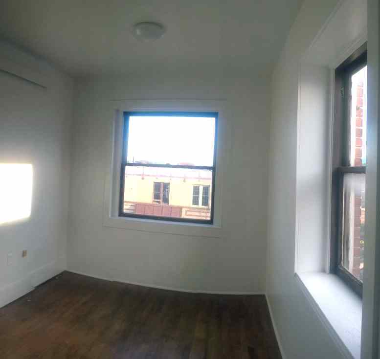 Building Photo - 207 E Grand Ave