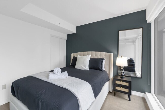 Building Photo - 251 Jarvis St