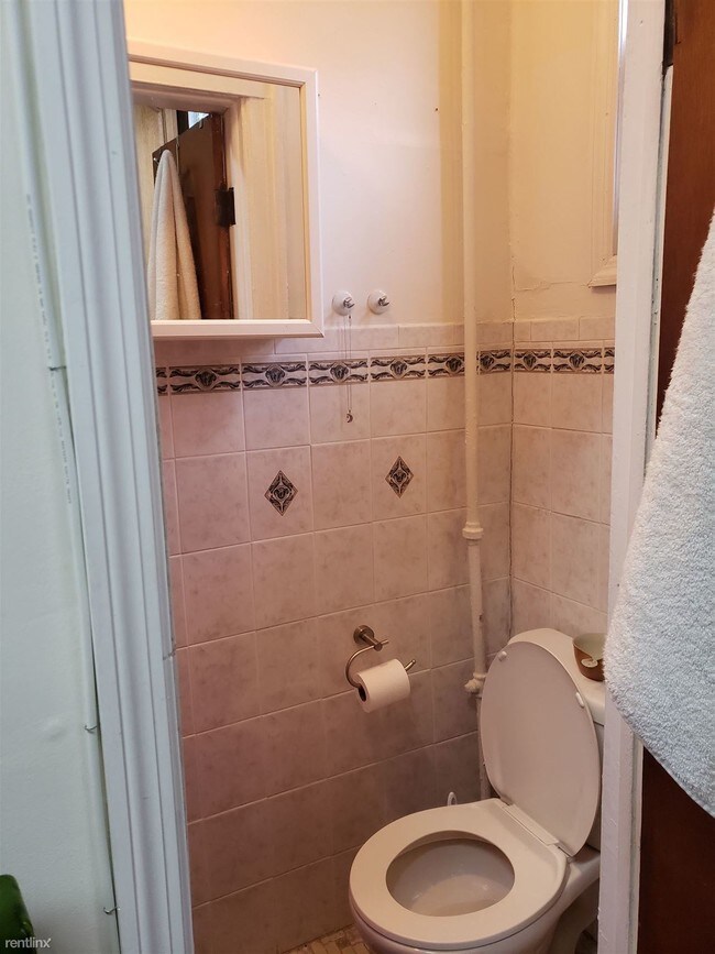 Building Photo - 1 br, 1 bath Apartment - 235 Devoe St