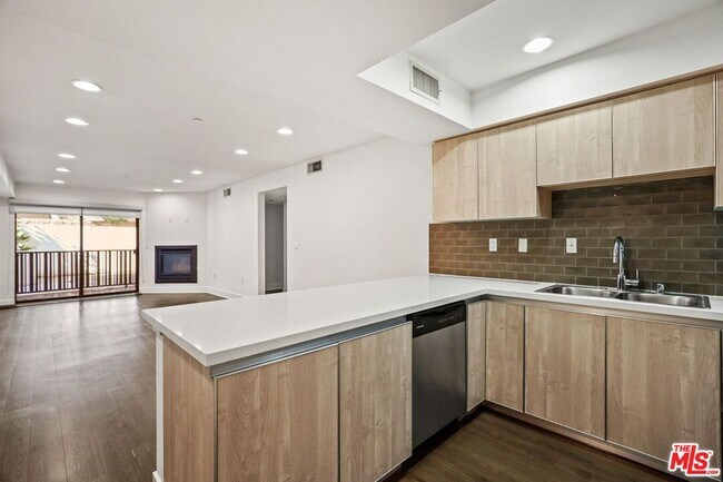 Foto del edificio - 11811 Darlington Ave